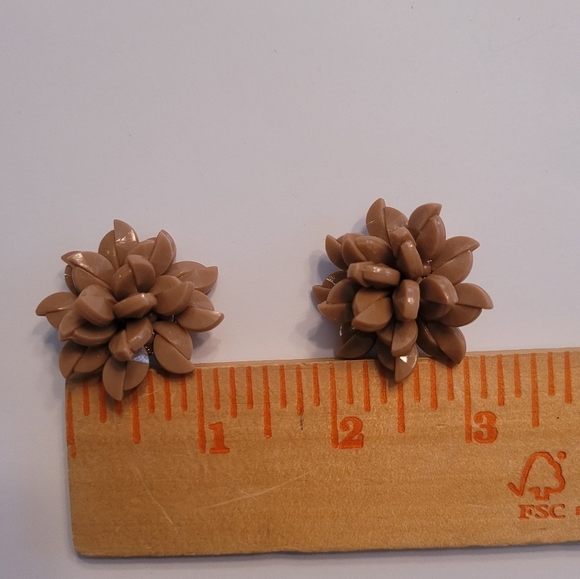 Vintage - 60's Light Brown Jelly‎ Plastic Burst Clip On Earrings - Picture 3 of 4